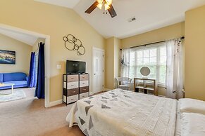 Charming Condo w/ Balcony, 1 Mi to UNC Charlotte!