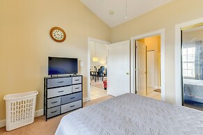 Charming Condo w/ Balcony, 1 Mi to UNC Charlotte!