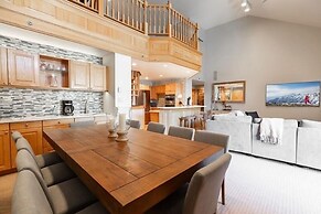 Strawberry Park #605 4 Bedroom Condo by RedAwning