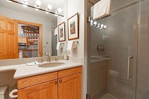 Strawberry Park #605 4 Bedroom Condo by RedAwning