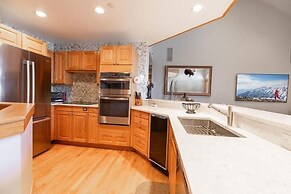 Strawberry Park #605 4 Bedroom Condo by RedAwning