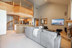 Strawberry Park #605 4 Bedroom Condo by RedAwning