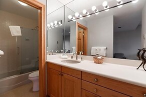 Strawberry Park #605 4 Bedroom Condo by RedAwning