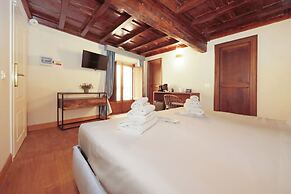 Golden Pantheon Rooms