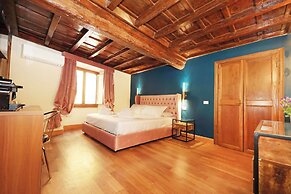 Golden Pantheon Rooms