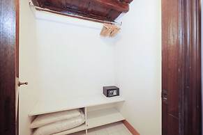 Golden Pantheon Rooms