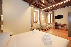 Golden Pantheon Rooms