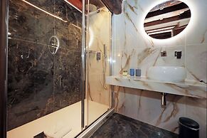 Golden Pantheon Rooms