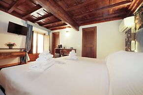 Golden Pantheon Rooms