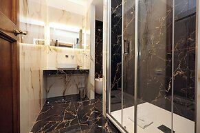 Golden Pantheon Rooms