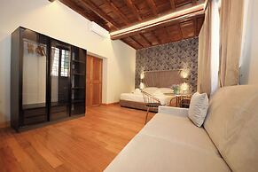 Golden Pantheon Rooms