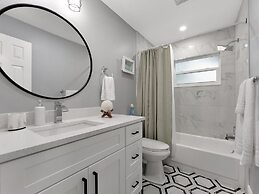 The Family Escape Hot Tub & BBQ near IRB