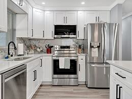 The Family Escape Hot Tub & BBQ near IRB