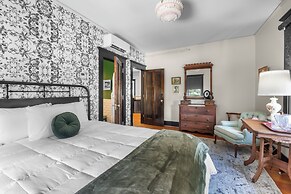 Rockwood Inn