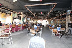 Runaway Tropical Waves-pet Friendly