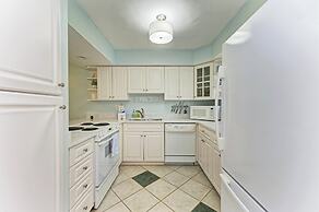 Runaway Tropical Waves-pet Friendly