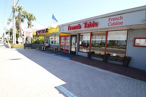 Runaway Tropical Waves-pet Friendly