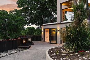 Designer Villa With spa and Magical Views, 5 bdr