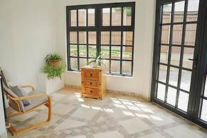 Designer Villa With spa and Magical Views, 5 bdr