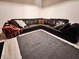 Designer Villa With spa and Magical Views, 5 bdr