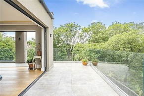Designer Villa With spa and Magical Views, 5 bdr