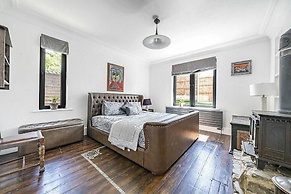 Designer Villa With spa and Magical Views, 5 bdr