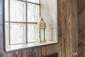 Designer Villa With spa and Magical Views, 5 bdr