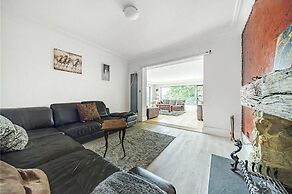 Designer Villa With spa and Magical Views, 5 bdr