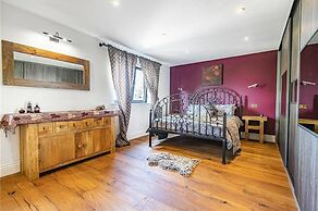 Designer Villa With spa and Magical Views, 5 bdr
