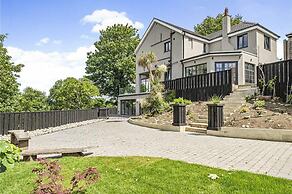 Designer Villa With spa and Magical Views, 5 bdr