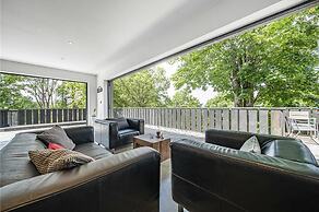 Designer Villa With spa and Magical Views, 5 bdr