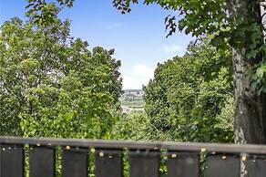 Designer Villa With spa and Magical Views, 5 bdr