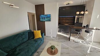 Apartment with terrace Roko