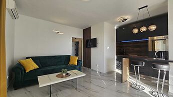 Apartment with terrace Roko