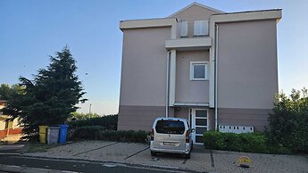 Apartment with terrace Roko