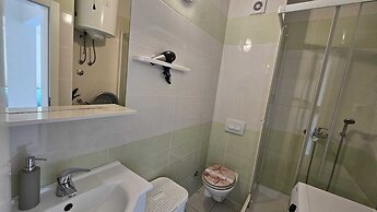 Apartment with terrace Roko