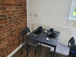 Luton City Escape - Modern 1BR Apartment