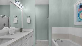 .2 Miles From Beach, Bright and Modern Townhome, 3bd, 3bth