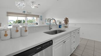 .2 Miles From Beach, Bright and Modern Townhome, 3bd, 3bth