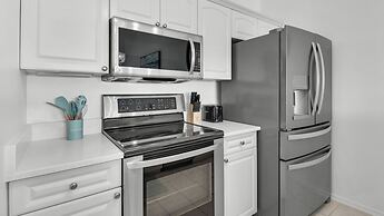 .2 Miles From Beach, Bright and Modern Townhome, 3bd, 3bth