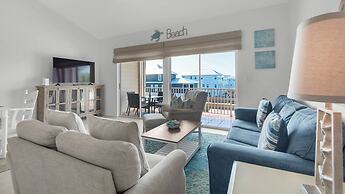 .2 Miles From Beach, Bright and Modern Townhome, 3bd, 3bth