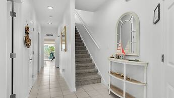 .2 Miles From Beach, Bright and Modern Townhome, 3bd, 3bth