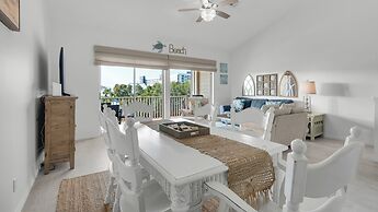 .2 Miles From Beach, Bright and Modern Townhome, 3bd, 3bth