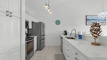 .2 Miles From Beach, Bright and Modern Townhome, 3bd, 3bth