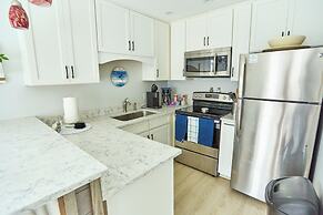 1br/1ba, A Minutes Walk From the Beach!