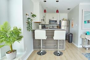 1br/1ba, A Minutes Walk From the Beach!