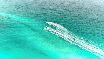 1br/1ba, A Minutes Walk From the Beach!