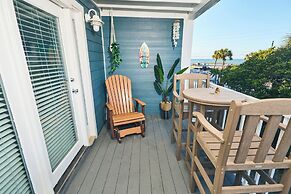 1br/1ba, A Minutes Walk From the Beach!