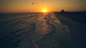 1br/1ba, A Minutes Walk From the Beach!