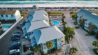 1br/1ba, A Minutes Walk From the Beach!